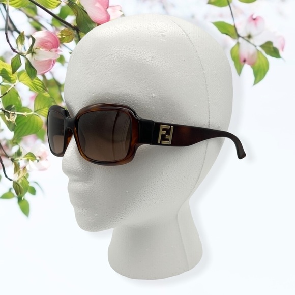 FENDI Sunglasses - Picture 3 of 12